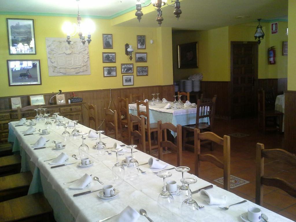 Hostal Restaurante Villa De Сепульведа Екстер'єр фото