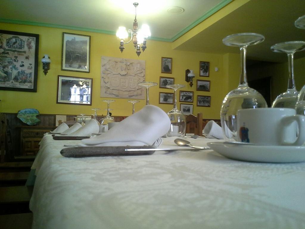 Hostal Restaurante Villa De Сепульведа Екстер'єр фото