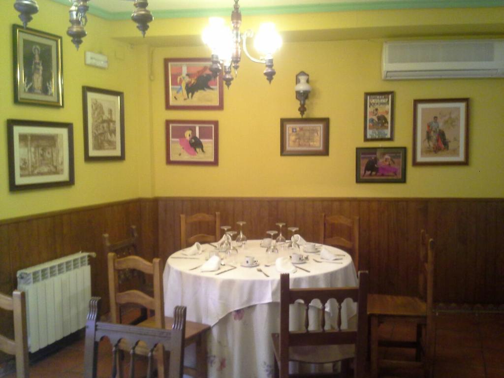 Hostal Restaurante Villa De Сепульведа Екстер'єр фото